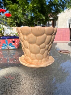 McCoy Peach Ceramic Honeycomb Pebbled Planter with Saucer 5”